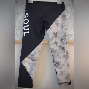 Soul Cycle Cropped Leggings in black & grey Marble colors size Medium